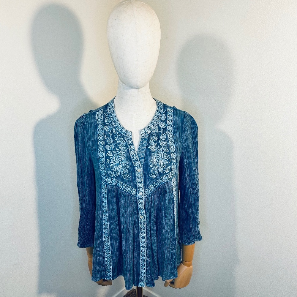 Boho Embroidered Tunic Top      Pre Owned